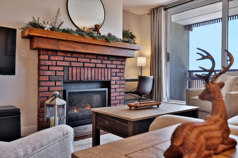 Living room, fireplace