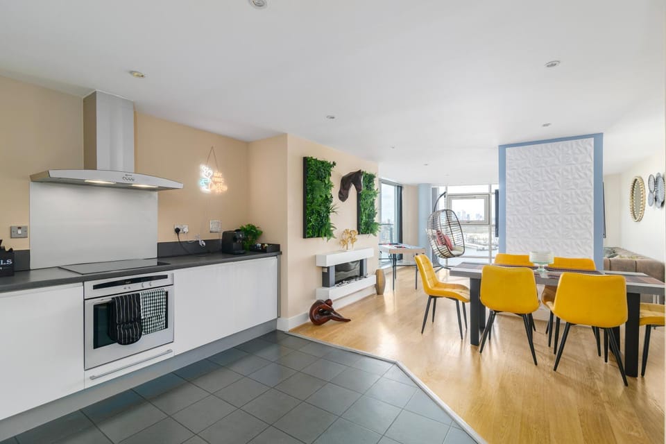 Kitchen or kitchenette, Living room, Dining area, dishwasher, oven, stove, toaster