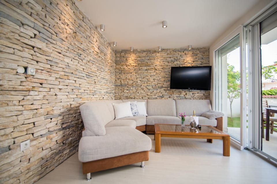 TV and multimedia, Seating area, Evening entertainment