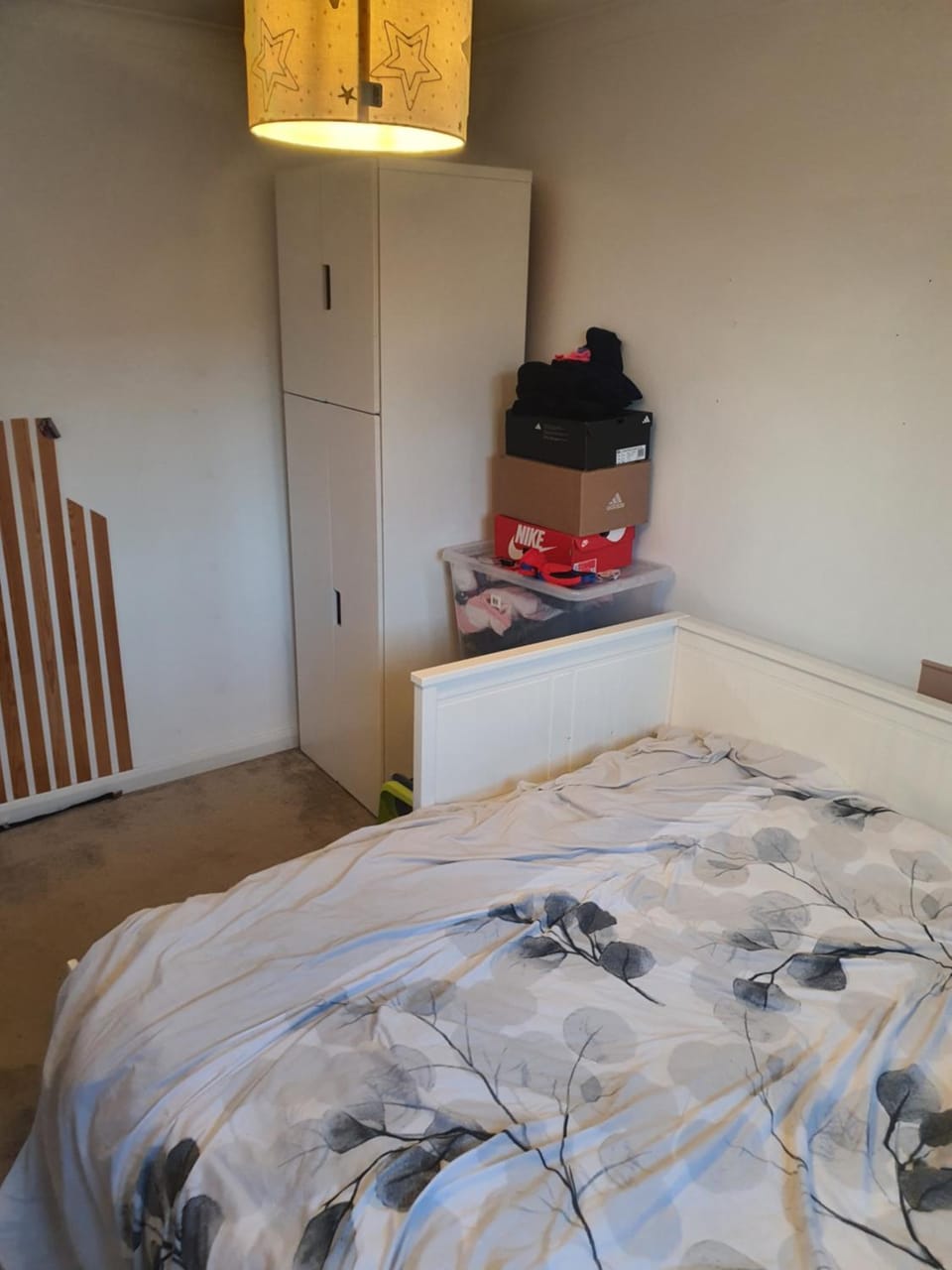 One bed room in three bed room house Bed and Breakfast in East Hertfordshire District