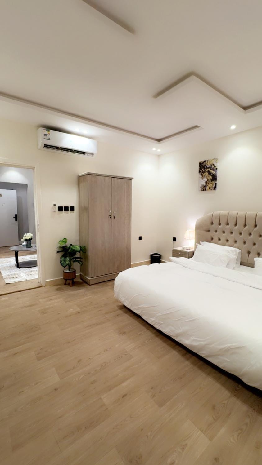 Photo of the whole room, wardrobe, air conditioner