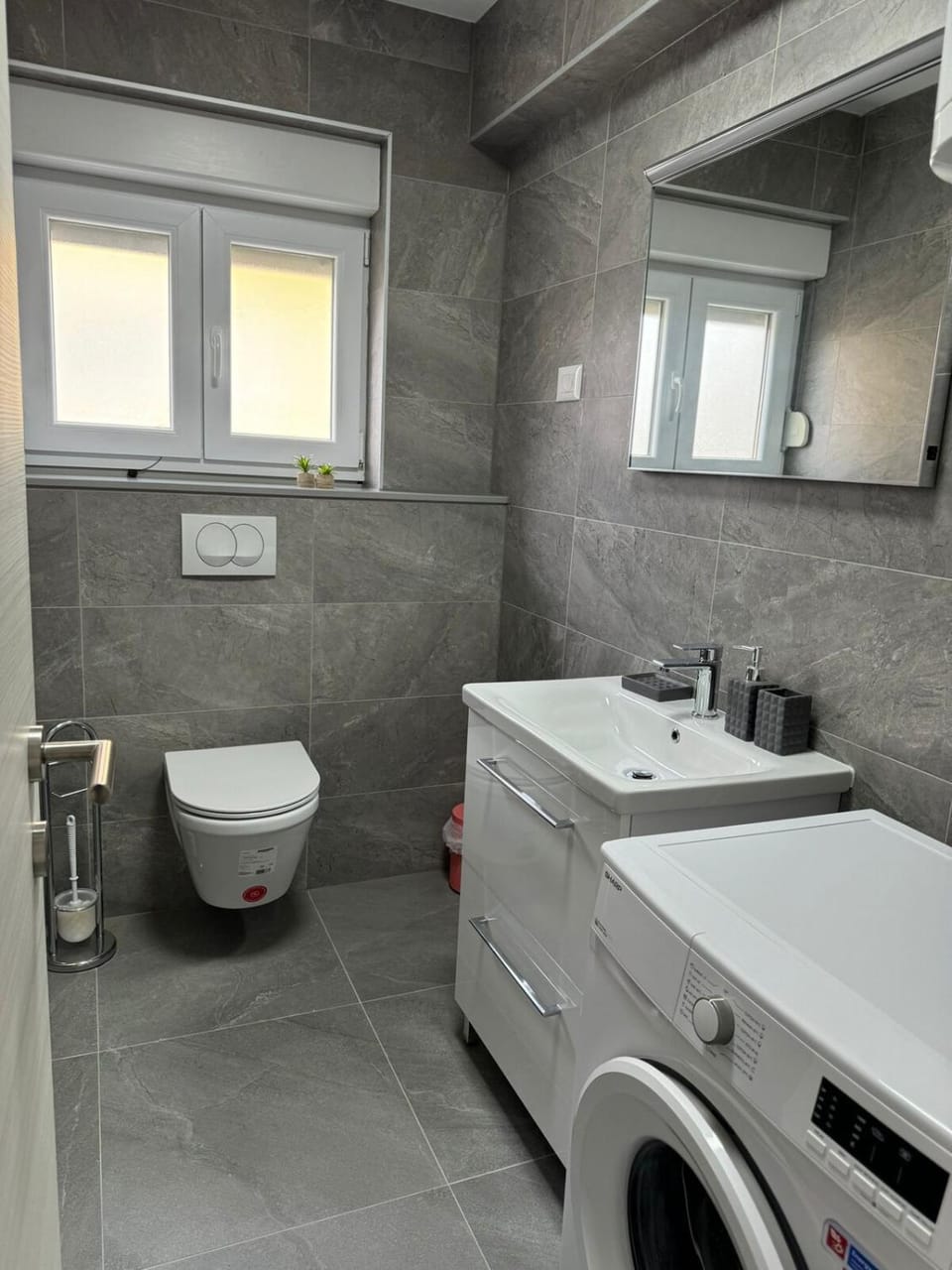 Toilet, Bathroom, washing machine