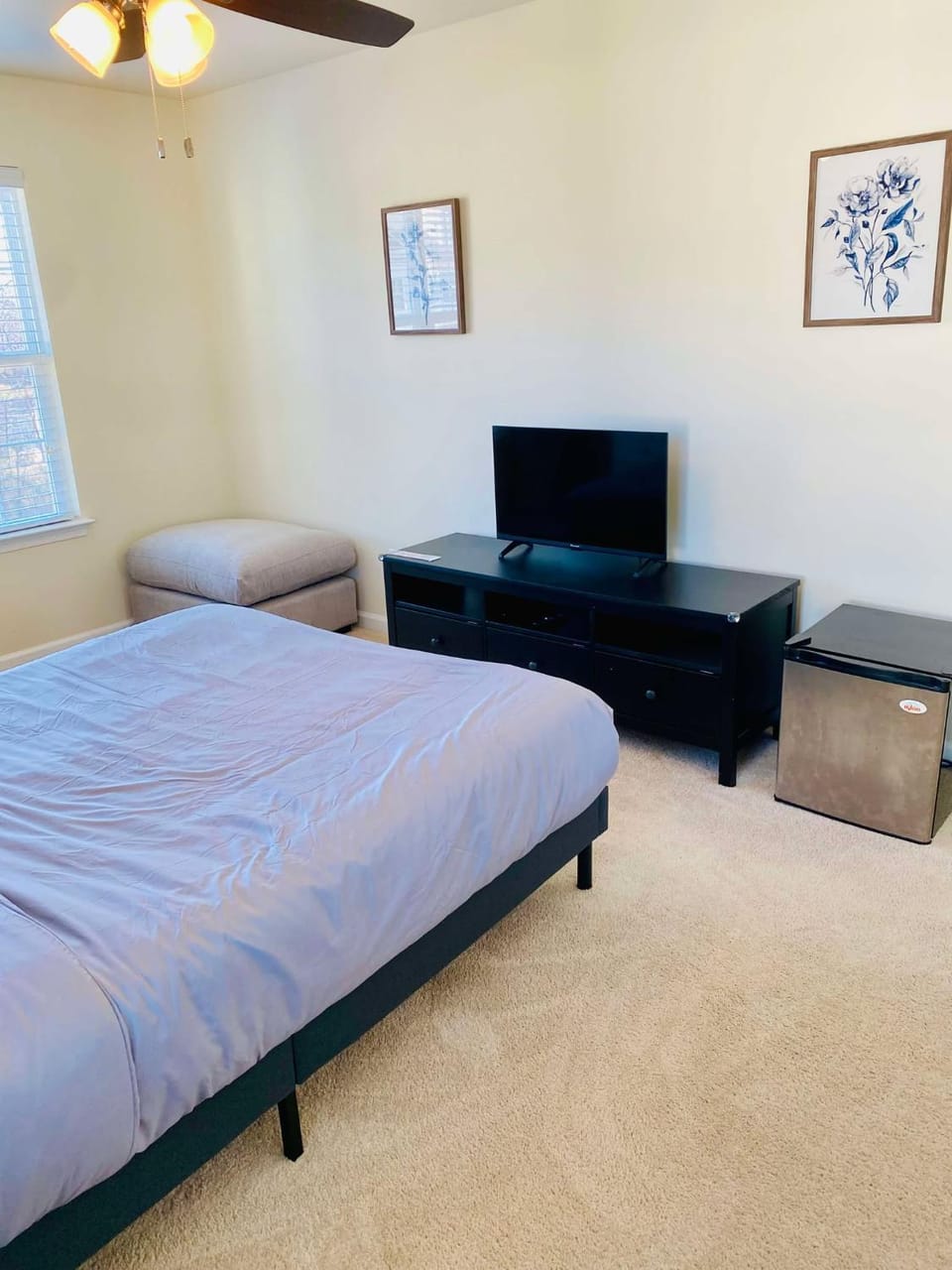 TV and multimedia, Living room, Photo of the whole room, Seating area, Evening entertainment, Bedroom