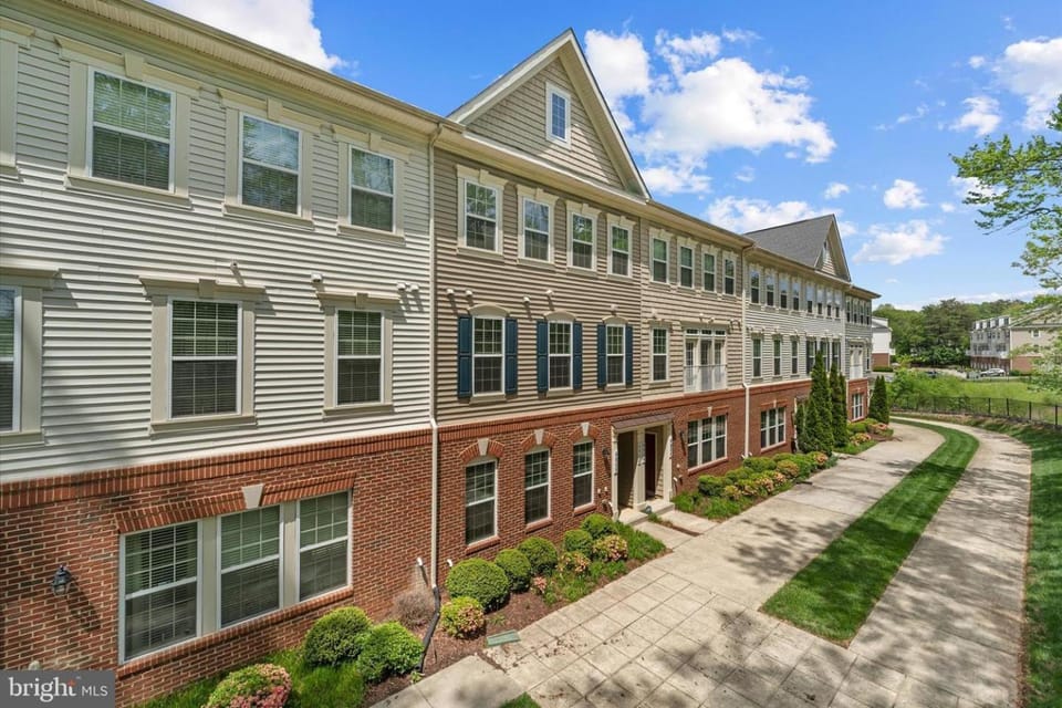 Property building, Day, Neighbourhood, Street view