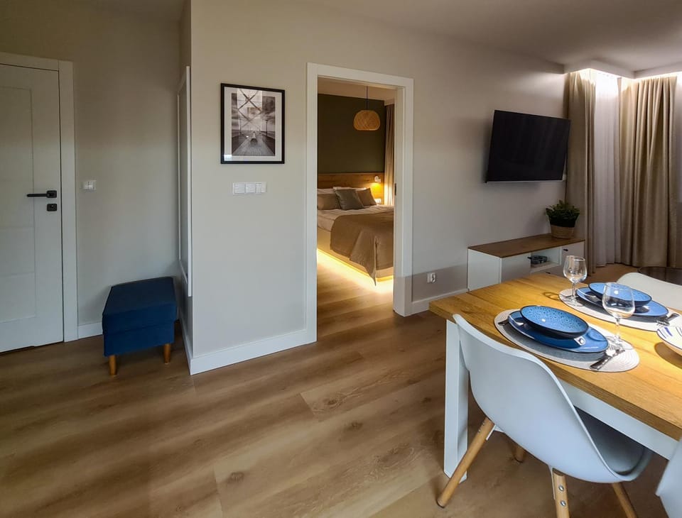 Communal lounge/ TV room, TV and multimedia, Living room, Photo of the whole room, Seating area, Dining area, Evening entertainment