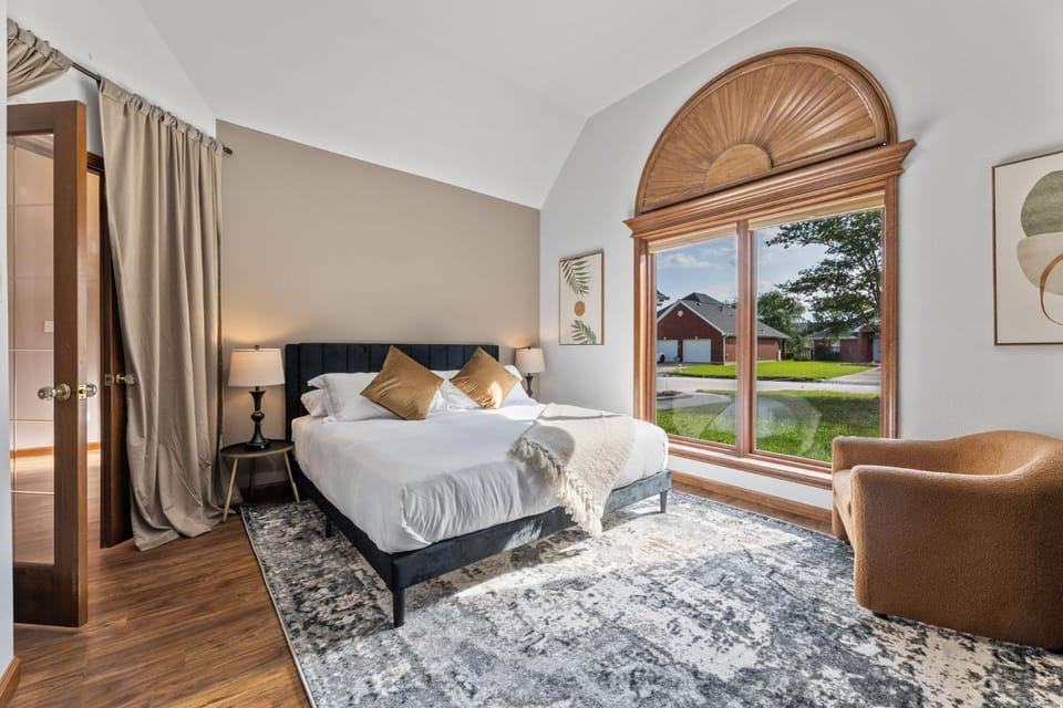 Golf-Side Luxe Escape Sleeps 13 Hot Tub & Theater House in Port Arthur