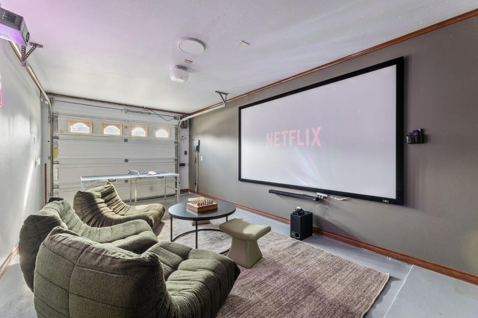 Golf-Side Luxe Escape Sleeps 13 Hot Tub & Theater House in Port Arthur