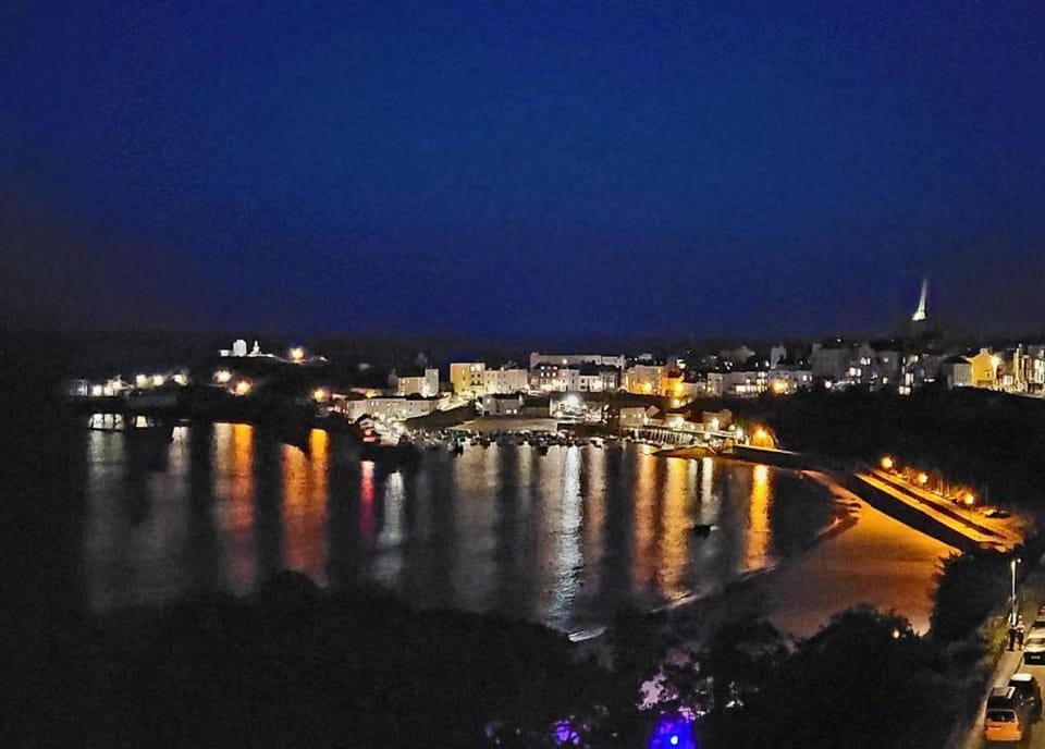 Bright 2BR Apartment with Best Views in Tenby Beach 1 min Apartment in Wales