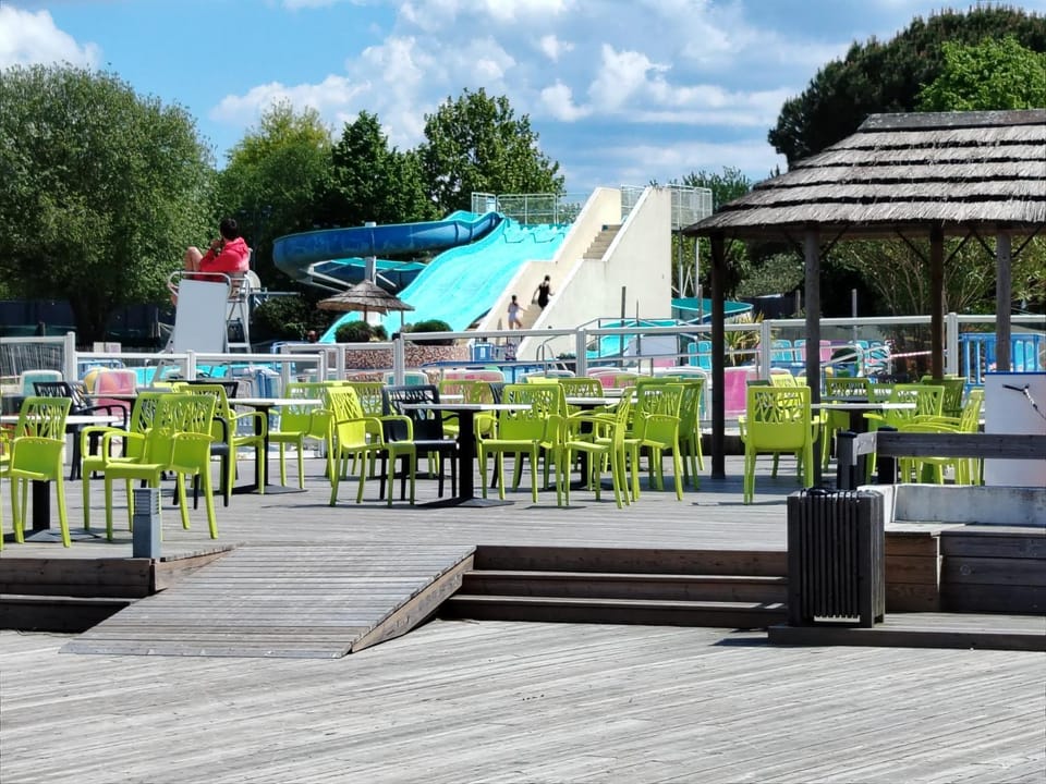 Restaurant/places to eat, Day, Aqua park, Pool view, Swimming pool, sunbed