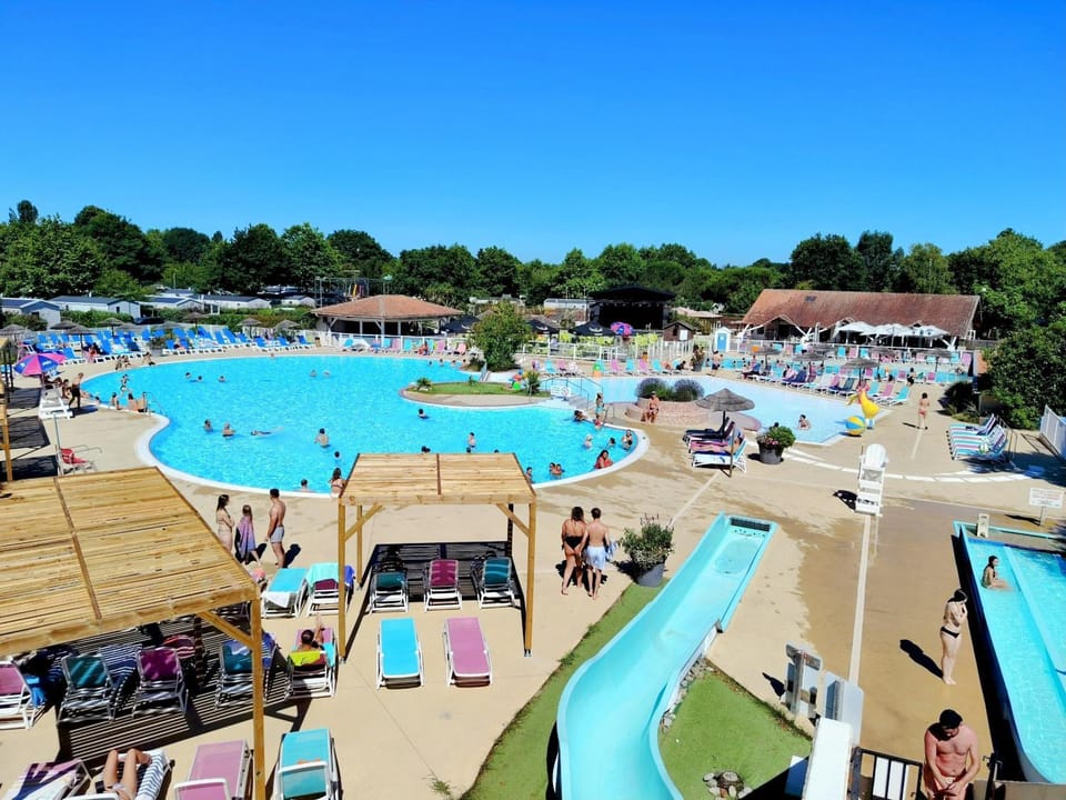 Restaurant/places to eat, Swimming pool