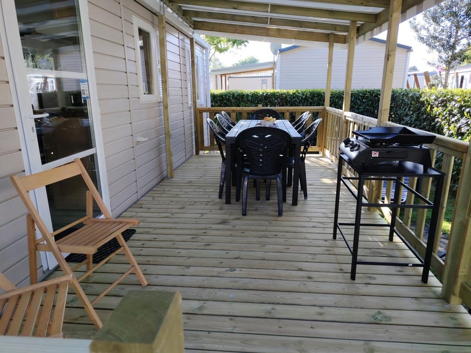 Patio, BBQ facilities, Dining area