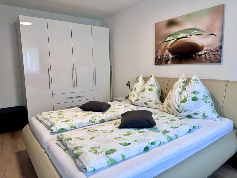 Bed, Photo of the whole room, Bedroom, wardrobe