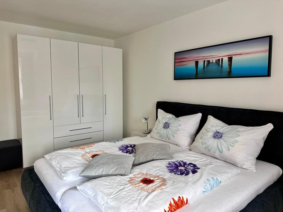 Bed, Photo of the whole room, Bedroom, wardrobe
