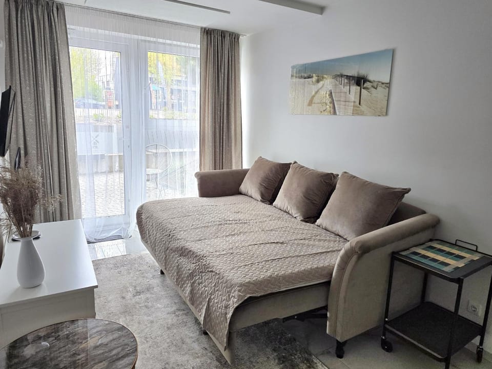 Bed, Living room, Photo of the whole room, Seating area, Bedroom