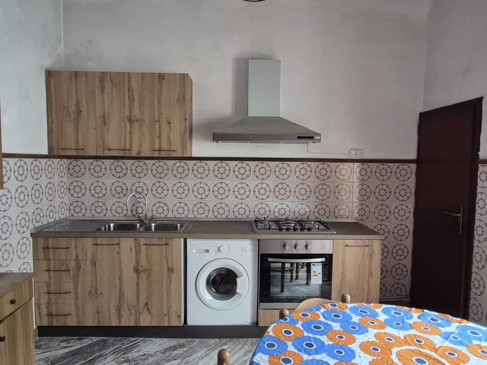 Kitchen or kitchenette, washing machine