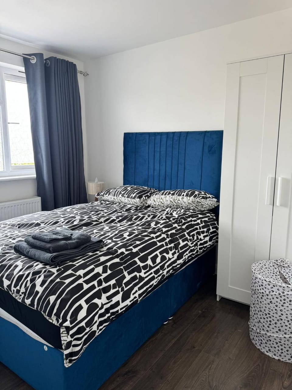 Bed, TV and multimedia, Photo of the whole room, Bedroom, wardrobe