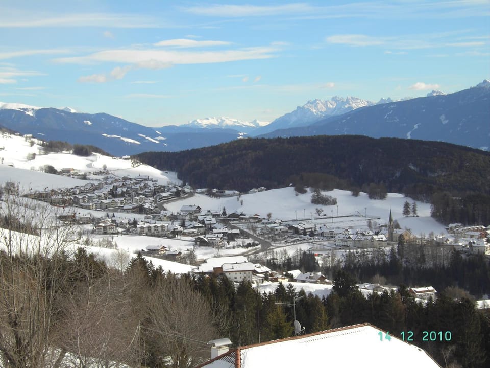 Neighbourhood, Winter, Mountain view
