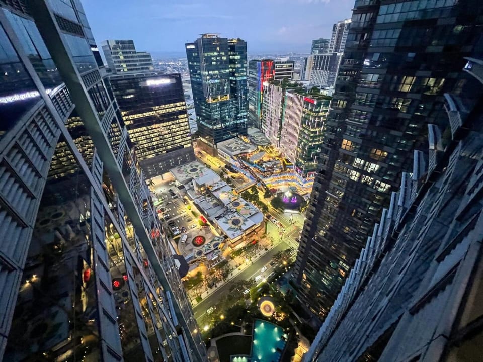 Prime Uptown BGC | Stylish 1BR Getaway #upt135j House in Makati