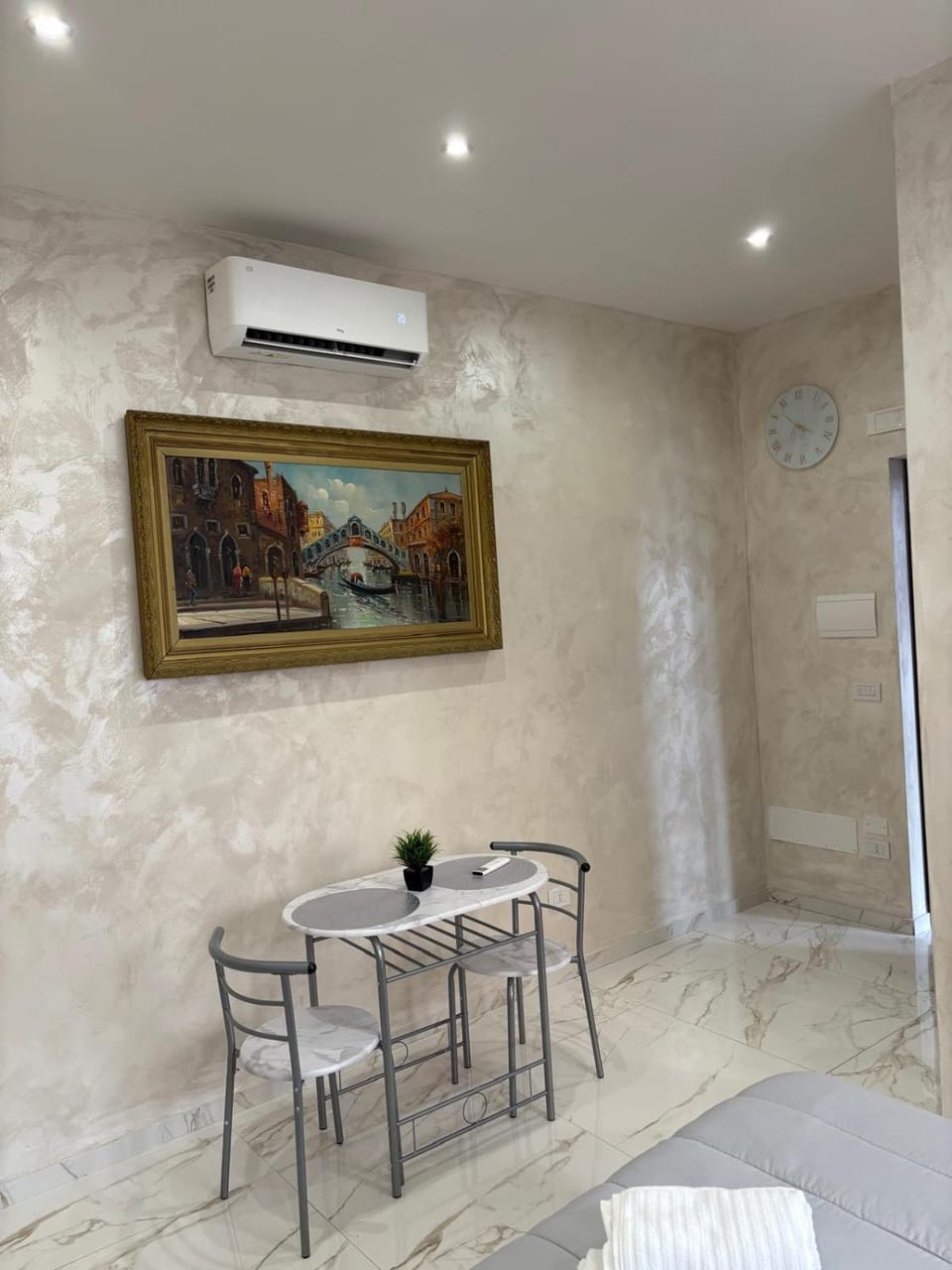 Luxury Apartments By Anna Bed and Breakfast in Bari