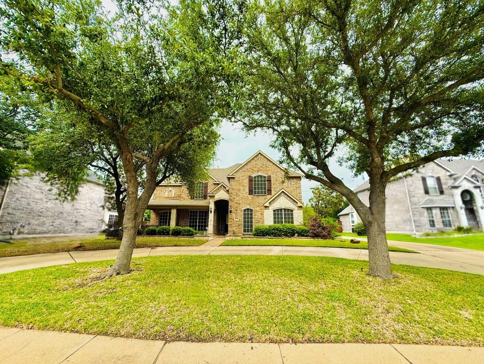 Property building, Spring, Day, Neighbourhood, Natural landscape, Garden, Garden view, Street view