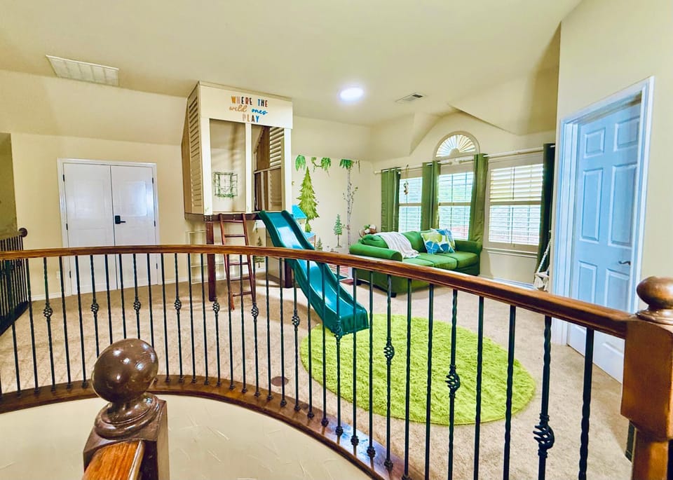 Game Room, Photo of the whole room, Seating area, Family