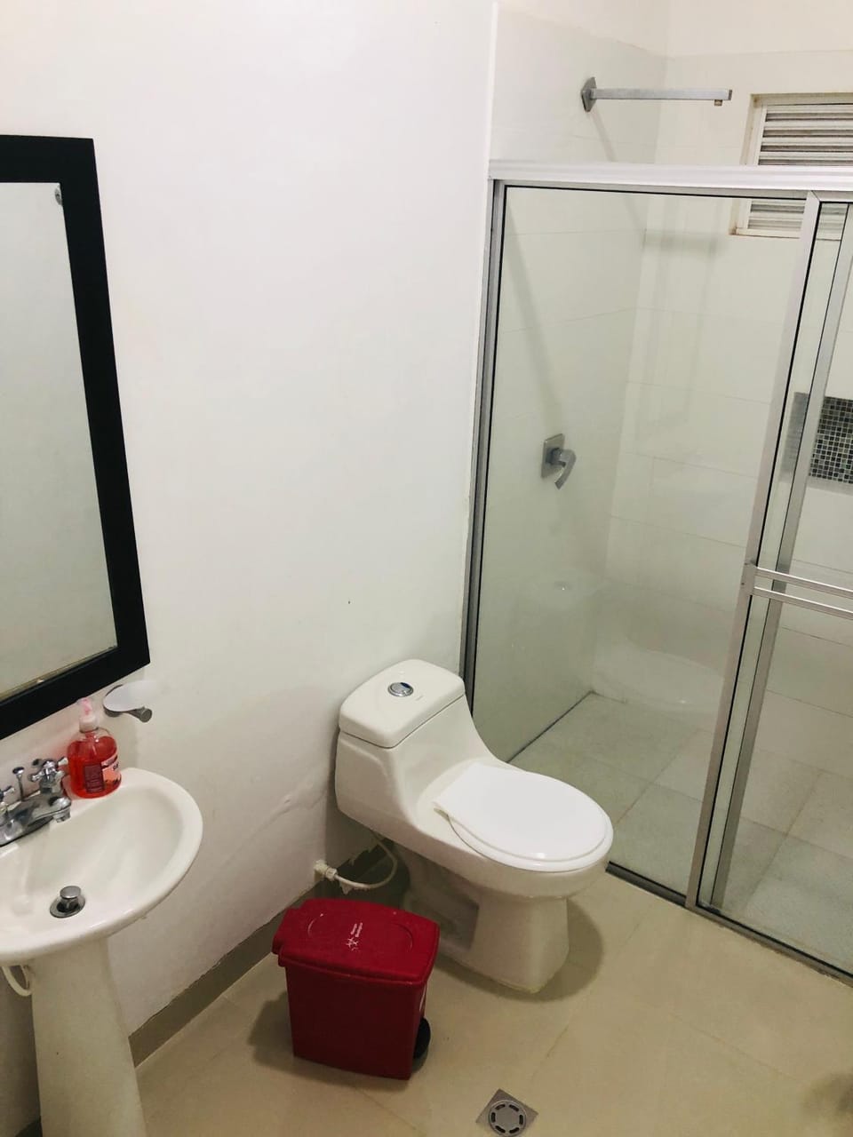 Shower, Toilet, Bathroom, Decorative detail, towels