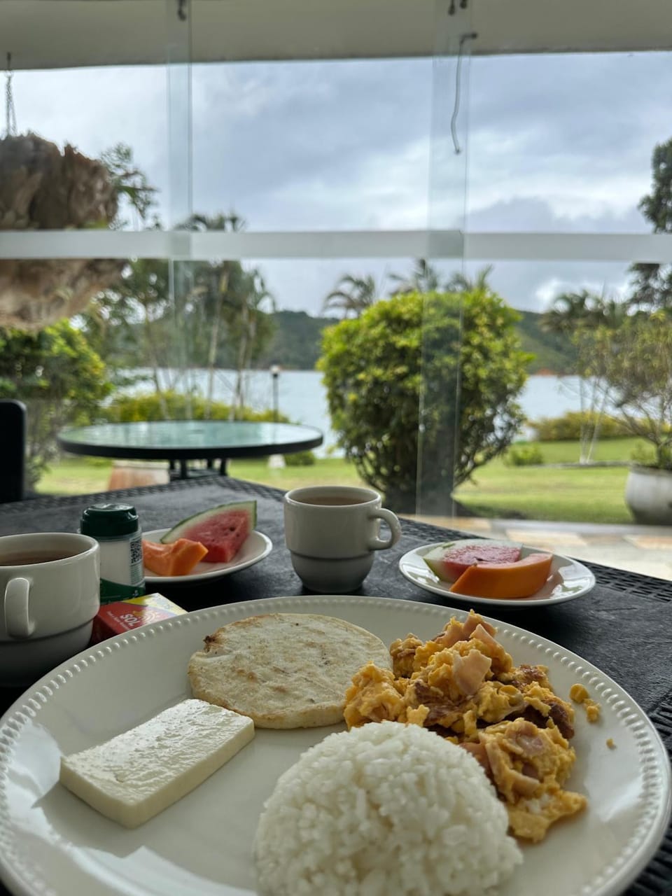 Natural landscape, Food and drinks, Dining area, Food, Lake view, Mountain view, Breakfast, Continental breakfast
