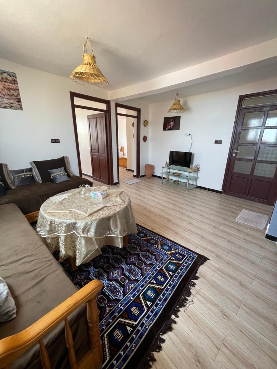 TV and multimedia, Living room, Seating area, Dining area