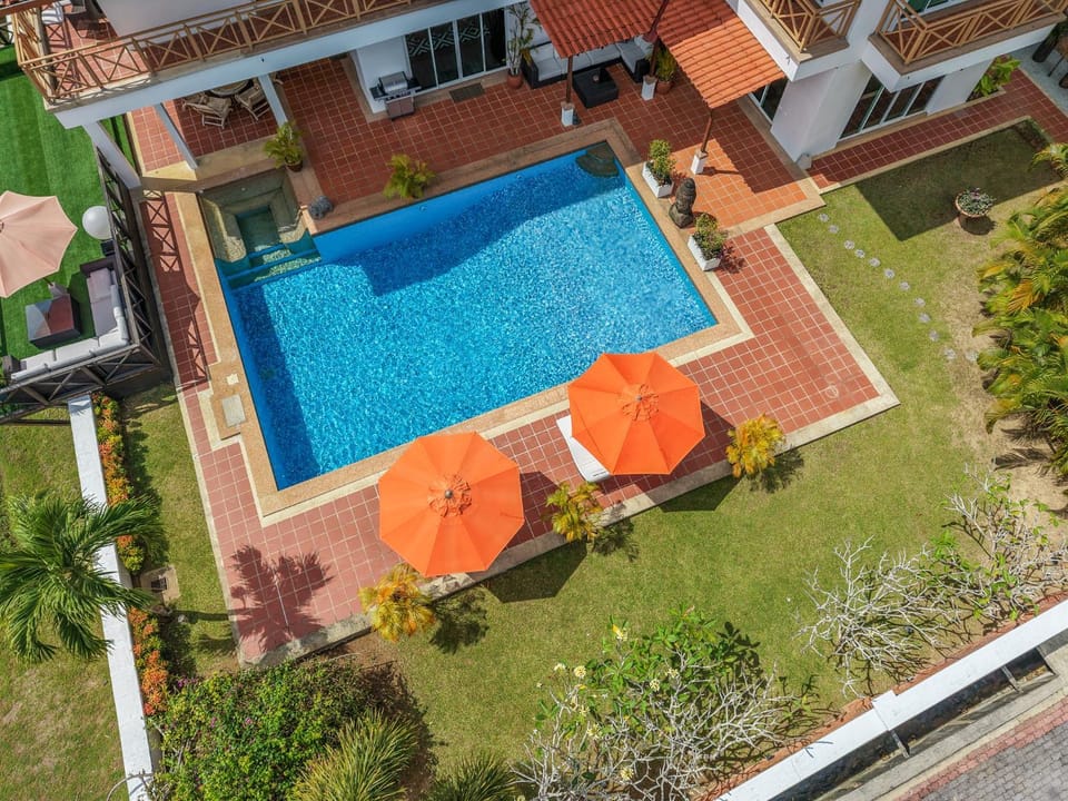Property building, Day, Bird's eye view, Garden, Pool view, Swimming pool, sunbed