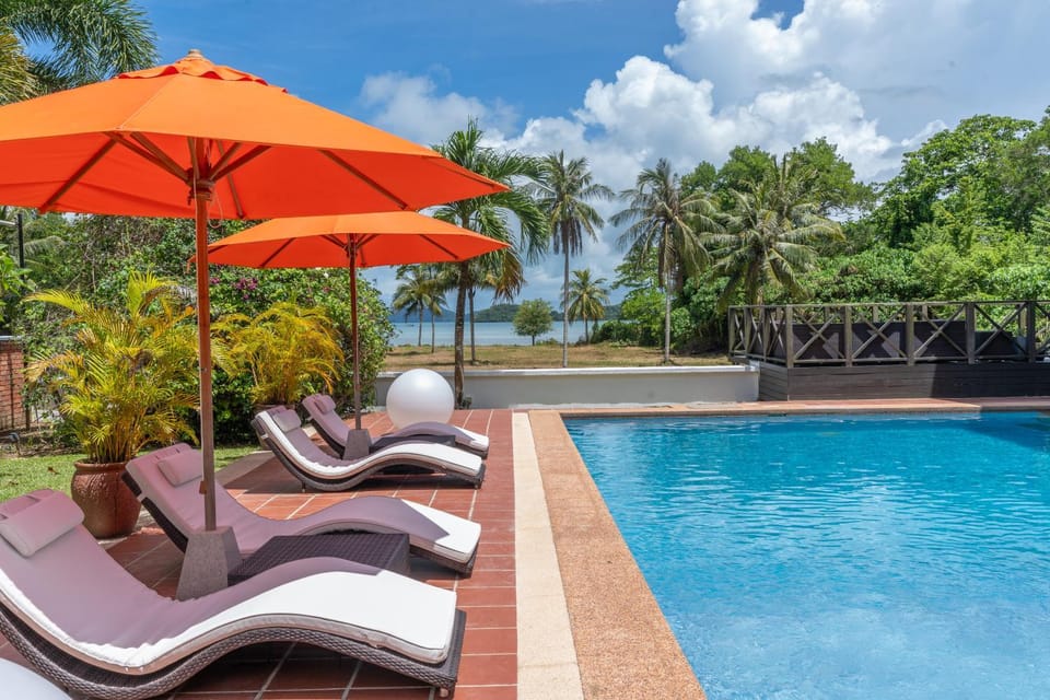 Natural landscape, Garden, Garden view, Sea view, Swimming pool, sunbed