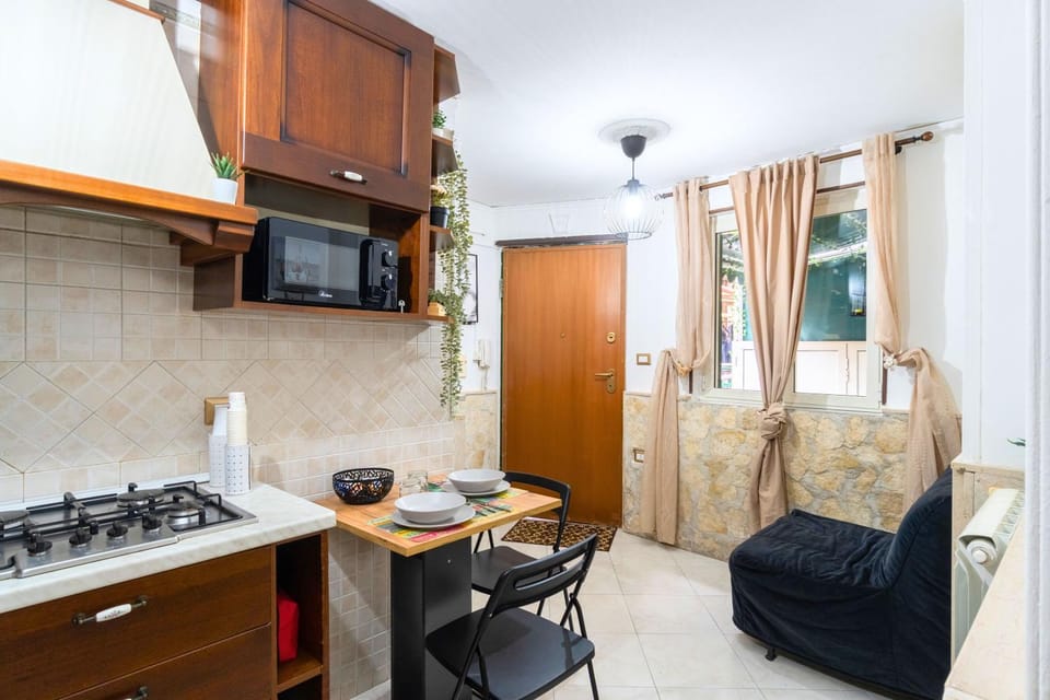 Kitchen or kitchenette, Living room, Seating area, Dining area, oven, pet friendly, stove