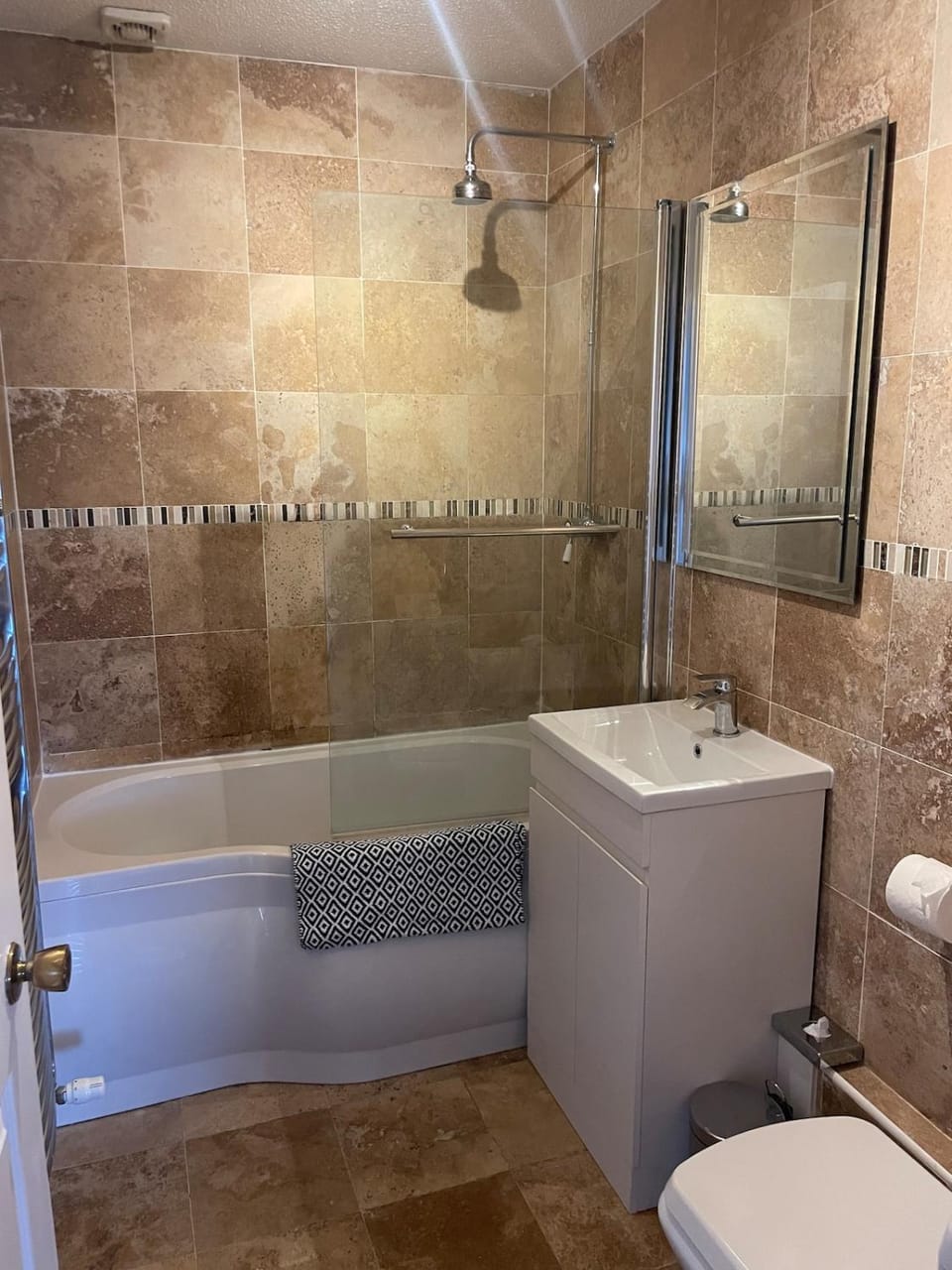 Shower, Toilet, Bathroom, Bath, towels