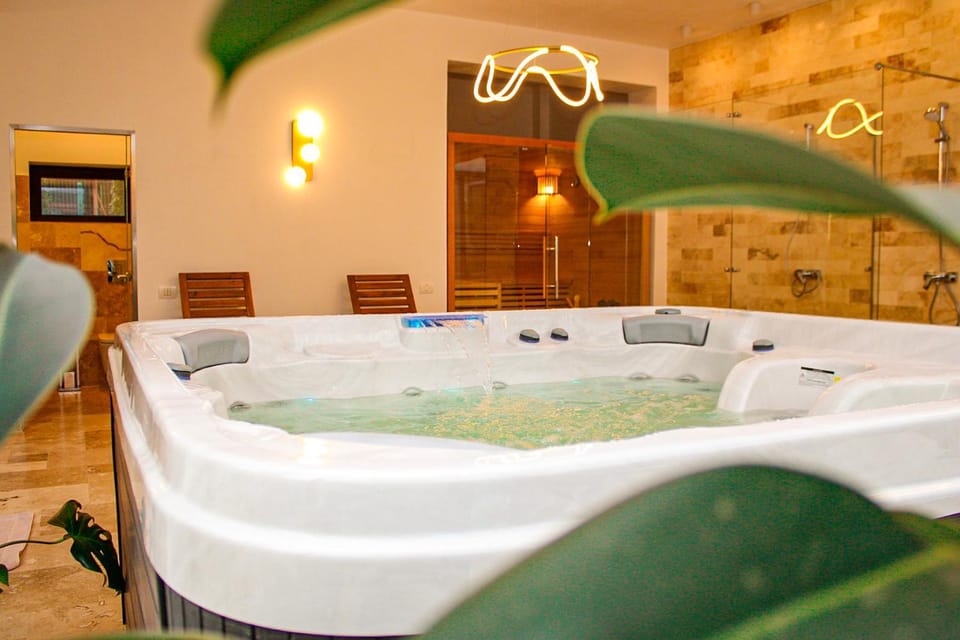 Hot Tub, Spa and wellness centre/facilities