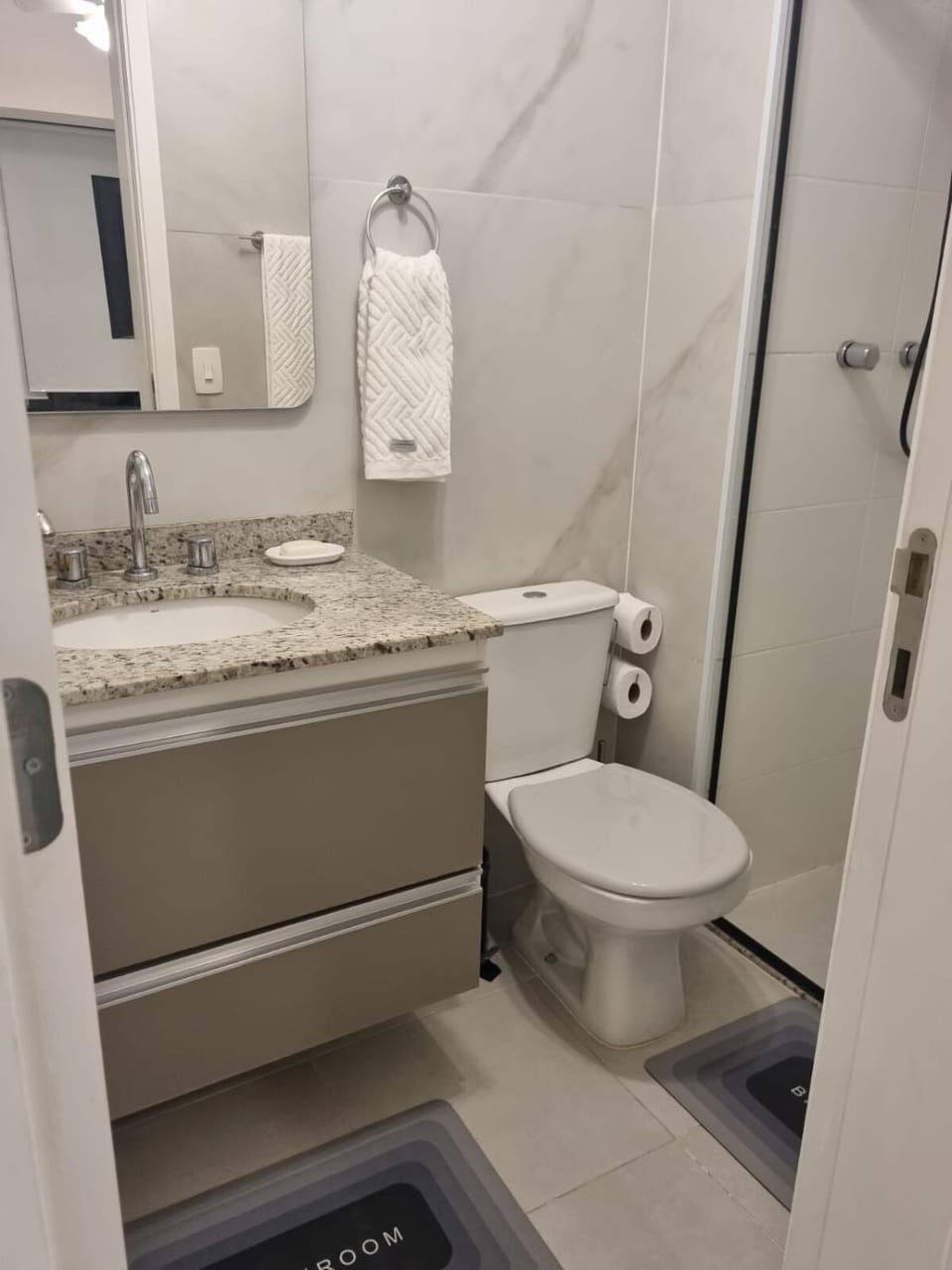 Shower, Toilet, Bathroom, towels