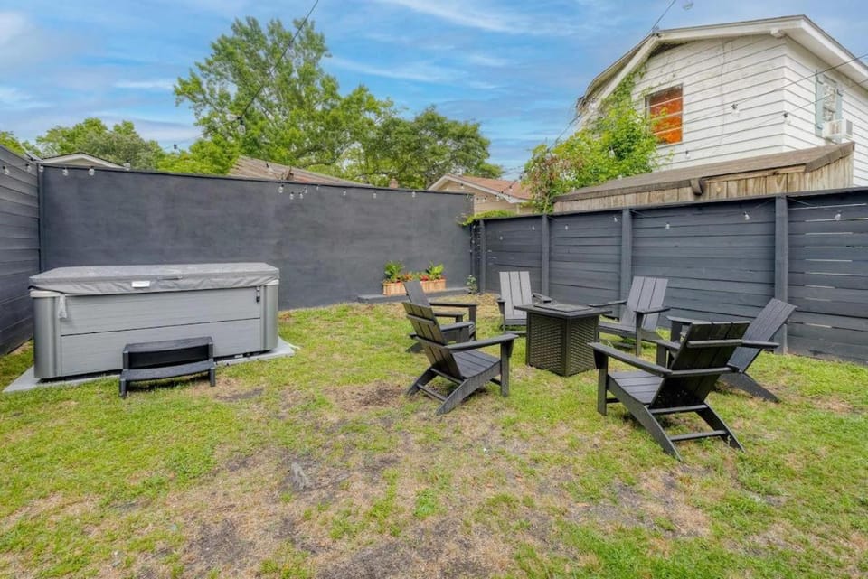 Suite Magnolia-Hot Tub-Pet Friendly, Mins 2 DT House in Johns Island