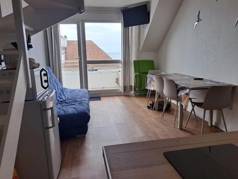 Appartement Rénové 4 Pers. Vue Mer à Fort-Mahon avec Parking - FR-1-482-157 Apartment in Fort-Mahon-Plage