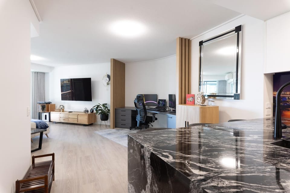 Communal lounge/ TV room, TV and multimedia, minibar