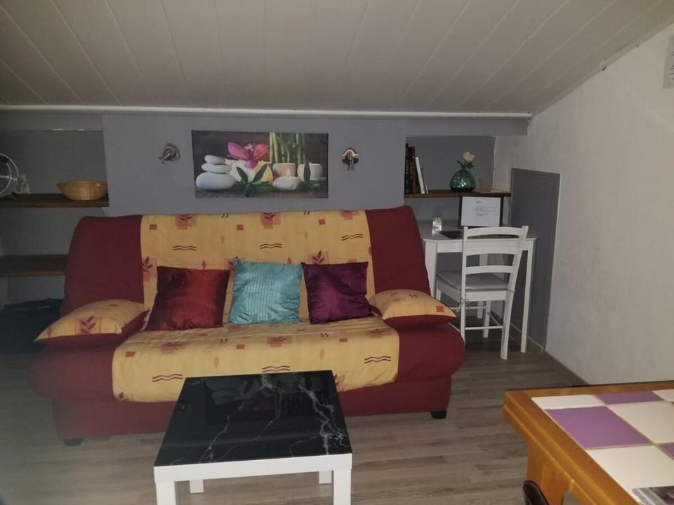 Les Marronniers Charmant petit appartement a La Tour d'Aigues Vaucluse Apartment in French Riviera