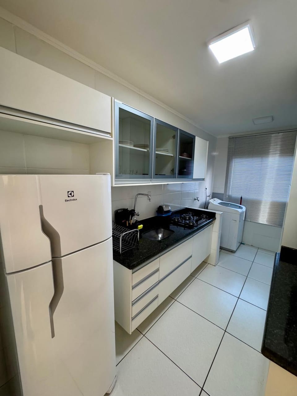 Apartamento 2 Quartos - Ar Condicionado nos Quartos - Smart TV - Elevador - Condomínio Fechado - 1 Cama Casal - 2 Camas de Solteiro com Auxiliar - Cozinha Completa - Estacionamento Gratuito Apartment in State of São Paulo