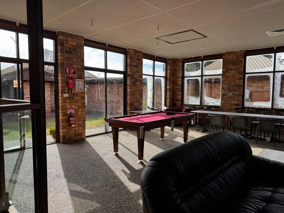 Upsandowns - Private pool, Spa, and Sauna Chalet in Jindabyne