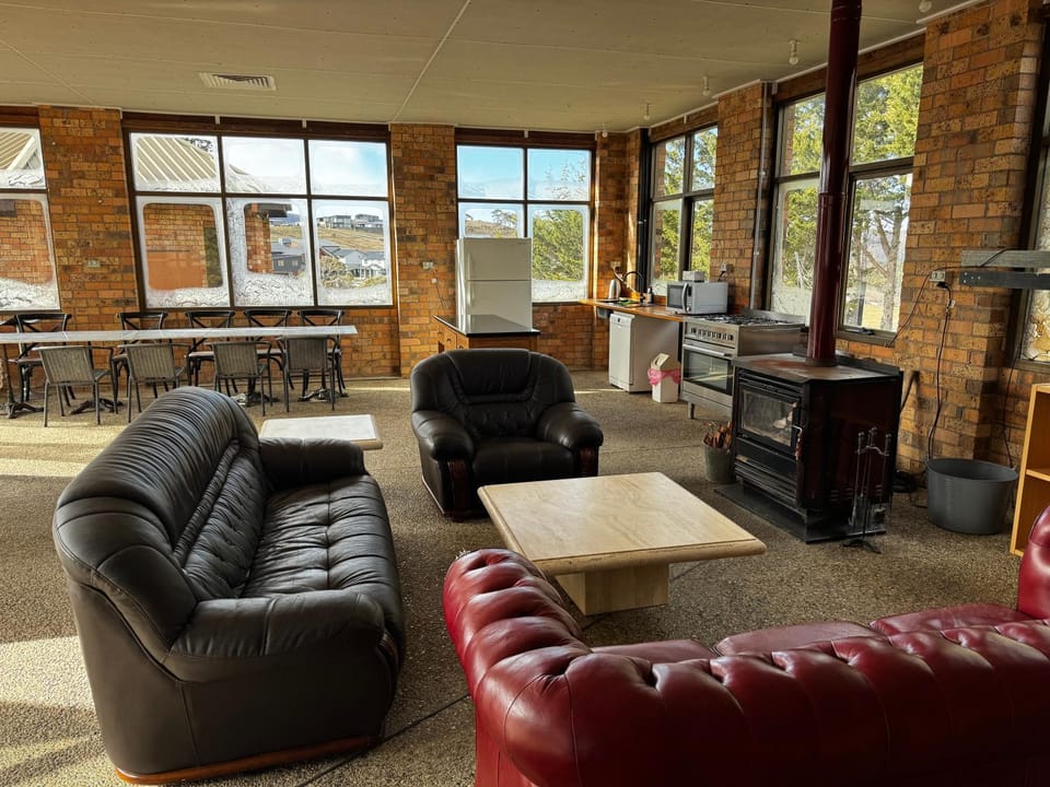 Upsandowns - Private pool, Spa, and Sauna Chalet in Jindabyne