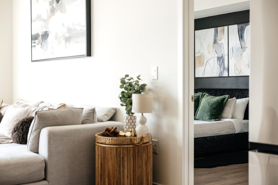 The Hollywood Highline 2 bed Apt WITH FREE PARKING in Hollywood Apartment in Hollywood