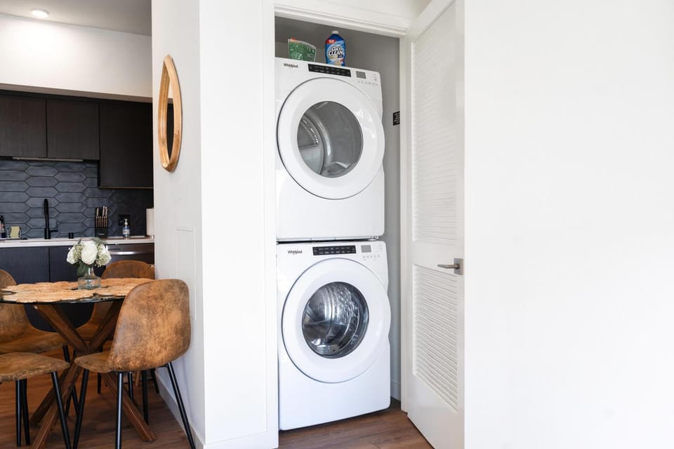 The Hollywood Highline 2 bed Apt WITH FREE PARKING in Hollywood Apartment in Hollywood