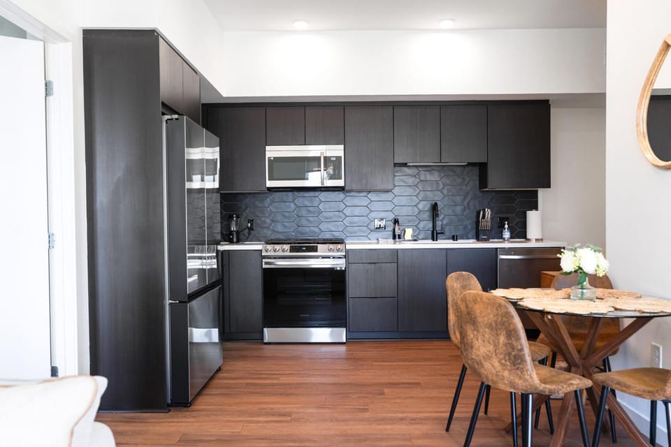 The Hollywood Highline 2 bed Apt WITH FREE PARKING in Hollywood Apartment in Hollywood