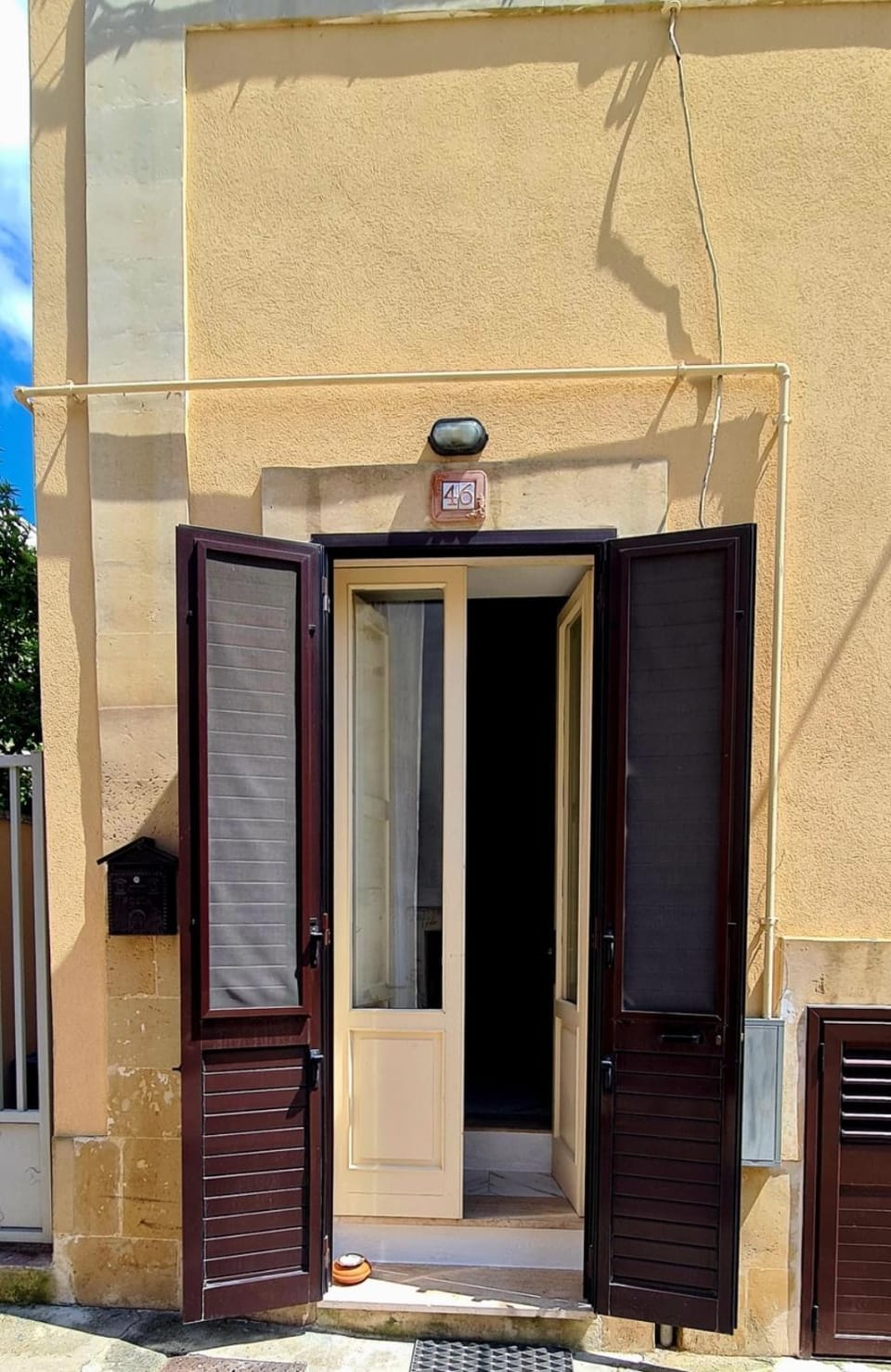 Property building, Facade/entrance