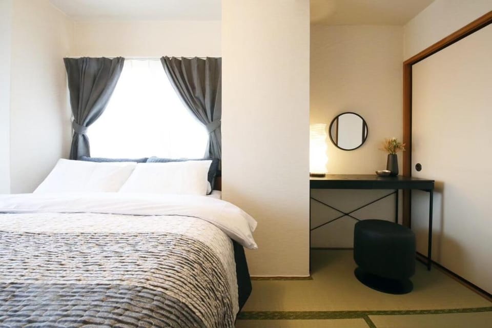 Photo of the whole room, Bedroom