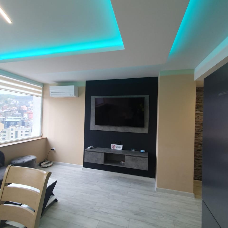 Communal lounge/ TV room, TV and multimedia, Living room, Evening entertainment