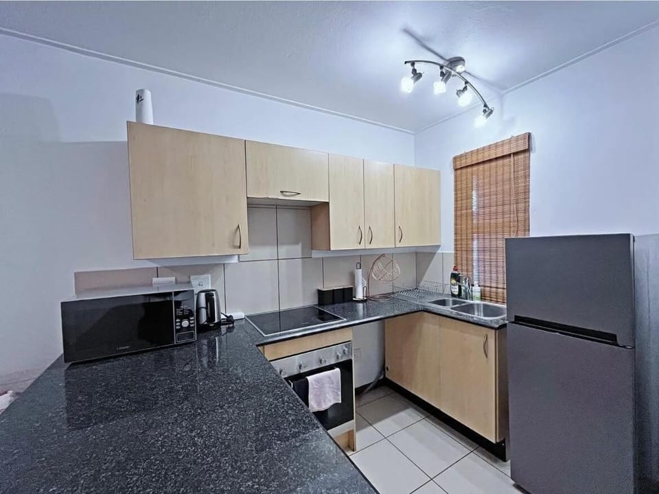 Modern Elegance In Jackal Creek Golf Estate One - Bedroom Retreat Apartment in Roodepoort