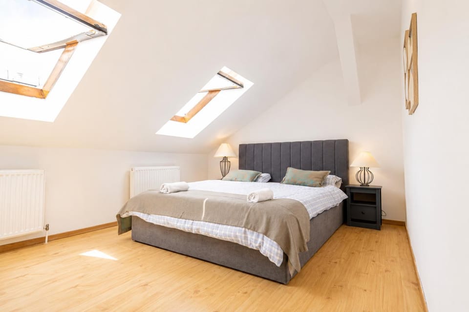 Property building, Bed, Bedroom, towels