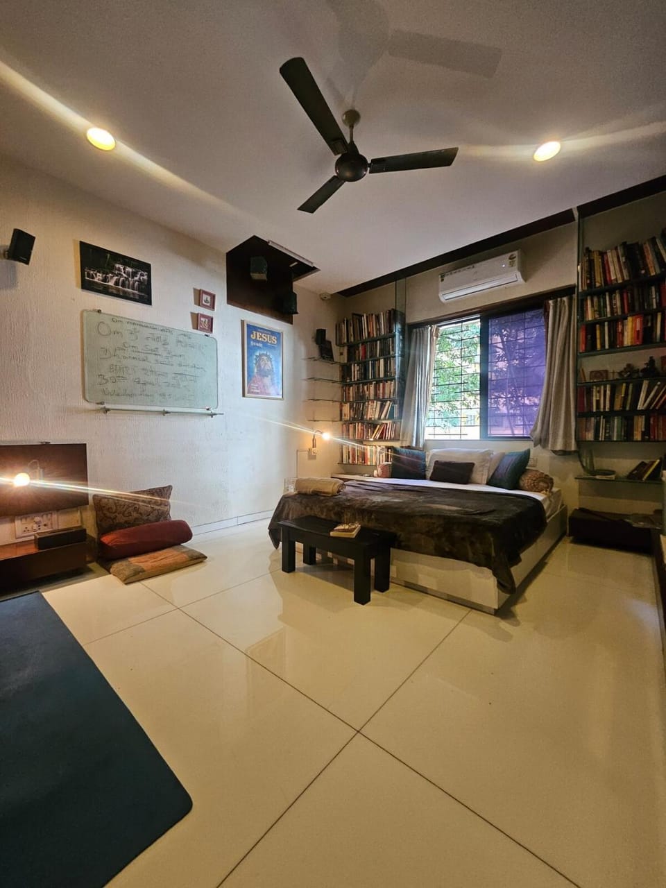 The BeautIFUl BollyWooD HOME 2BHK in Bandra Apartment in Mumbai